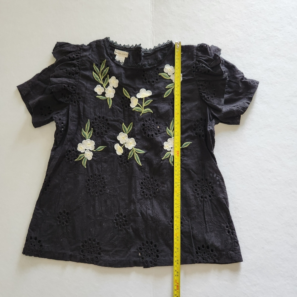 Main Strip Black Eyelet Floral Embroidered Short Sleeve Top Size Small - Picture 6 of 9